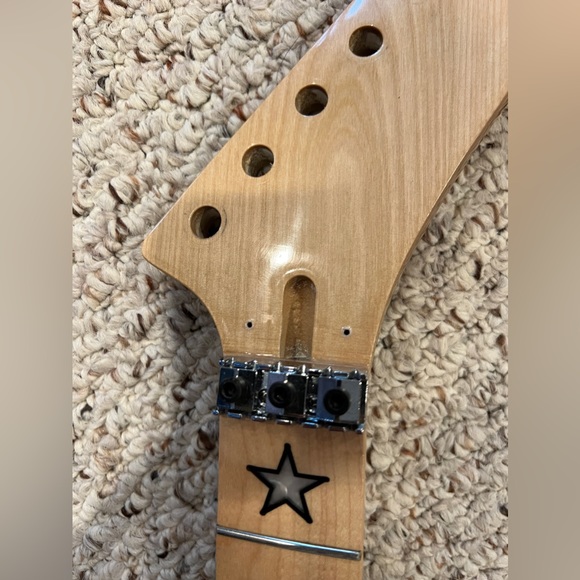 Custom style Banana Head Stock Maple Neck & Fretboard. - Picture 4 of 5